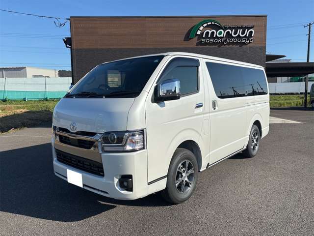 Toyota Hiace Van 5