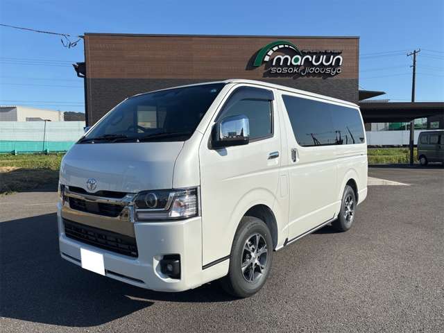 Toyota Hiace Van 6