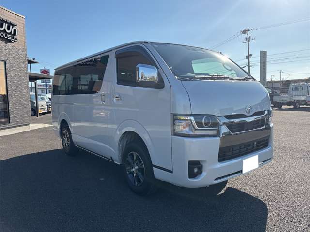 Toyota Hiace Van 8