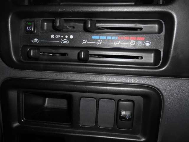 Daihatsu Hijet Deck Van 12