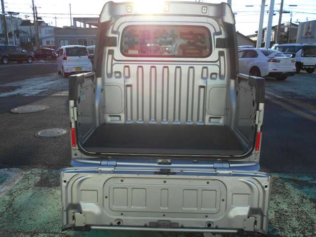 Daihatsu Hijet Deck Van 6
