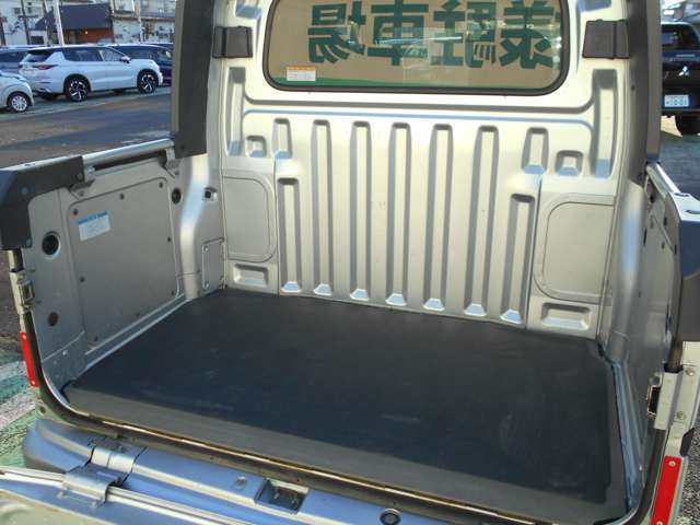 Daihatsu Hijet Deck Van 7