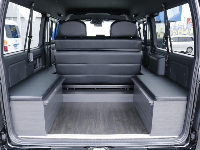 Toyota Hiace Van 7