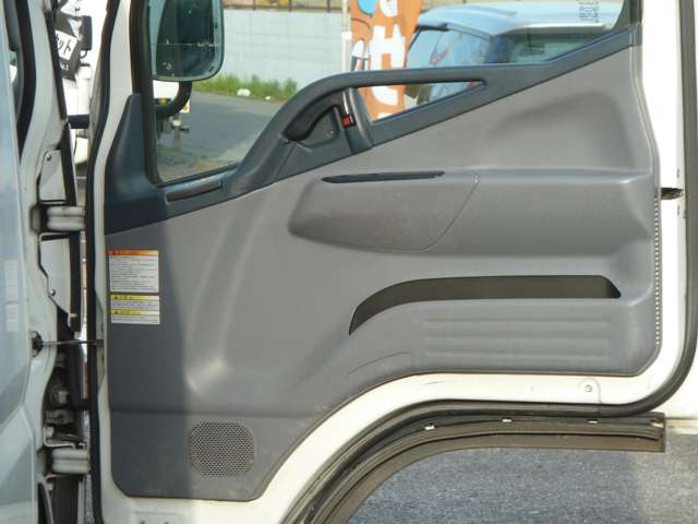 Mitsubishi Fuso Canter 9