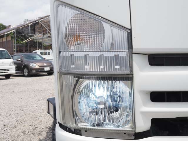 Isuzu Elf 12