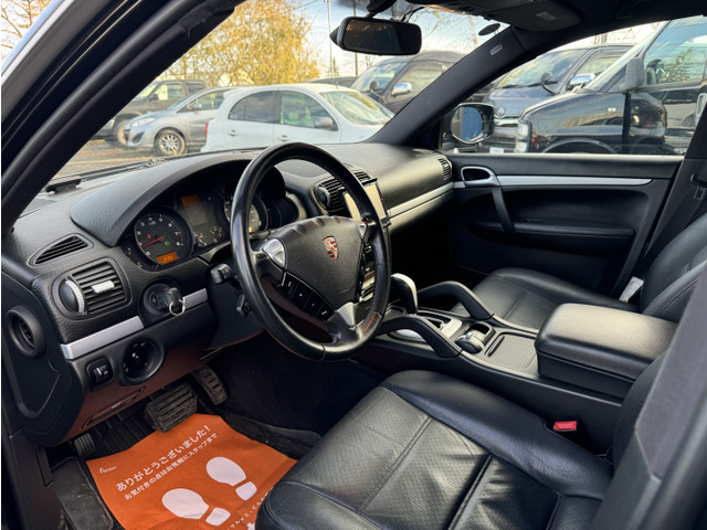 Porsche Cayenne 8