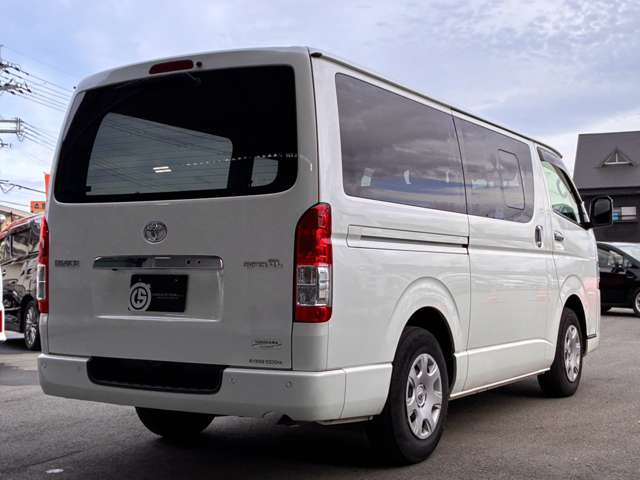 Toyota Hiace Van 12