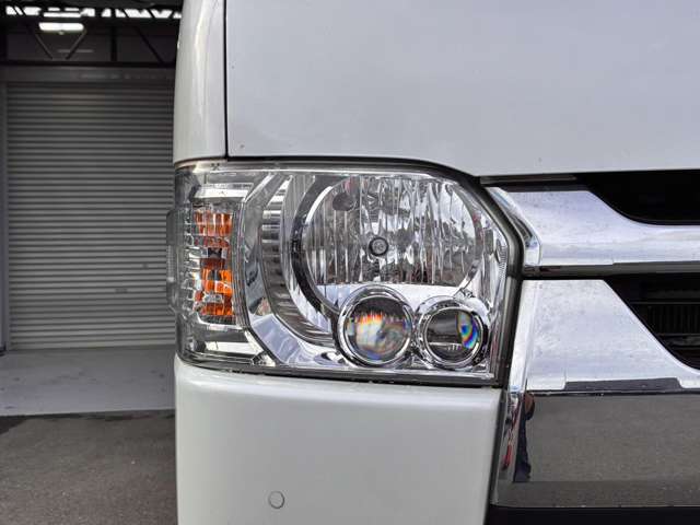 Toyota Hiace Van 5