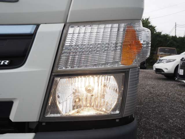 Mitsubishi Fuso Canter 9