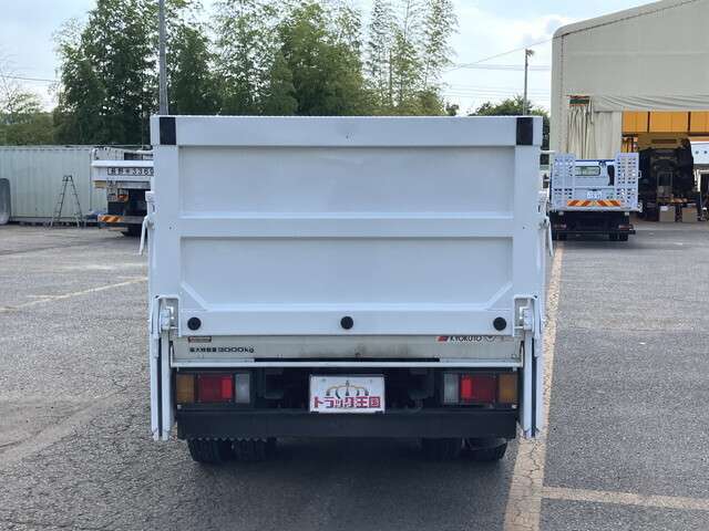 Isuzu Elf 7