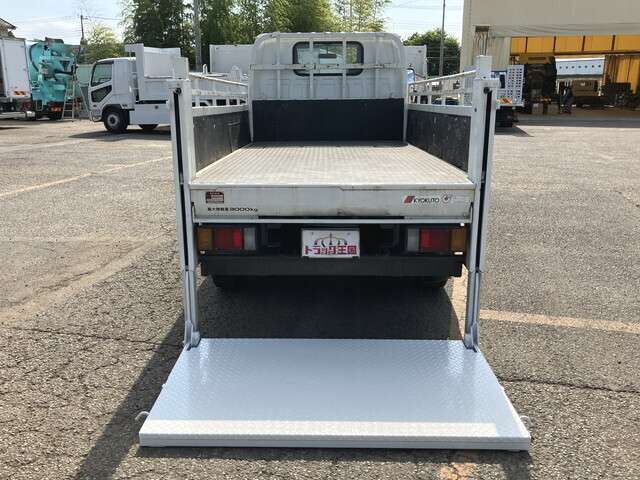 Isuzu Elf 8