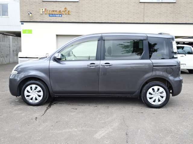 Toyota Sienta 11