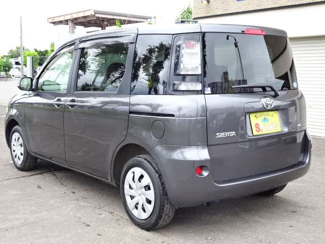 Toyota Sienta 12