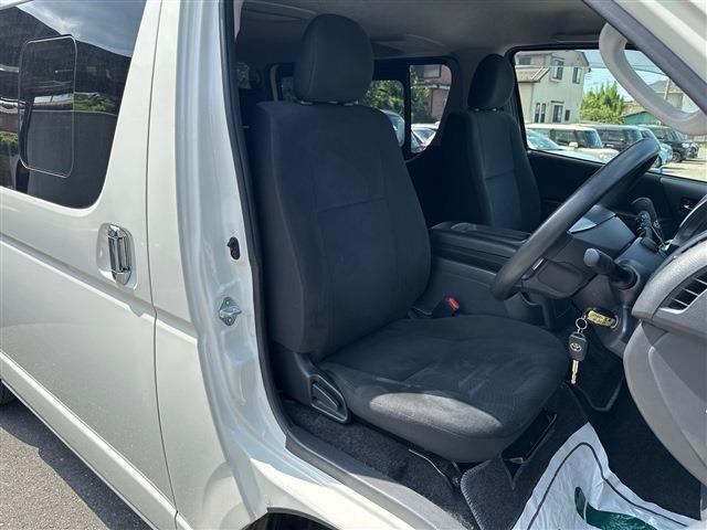 Toyota Hiace Van 11