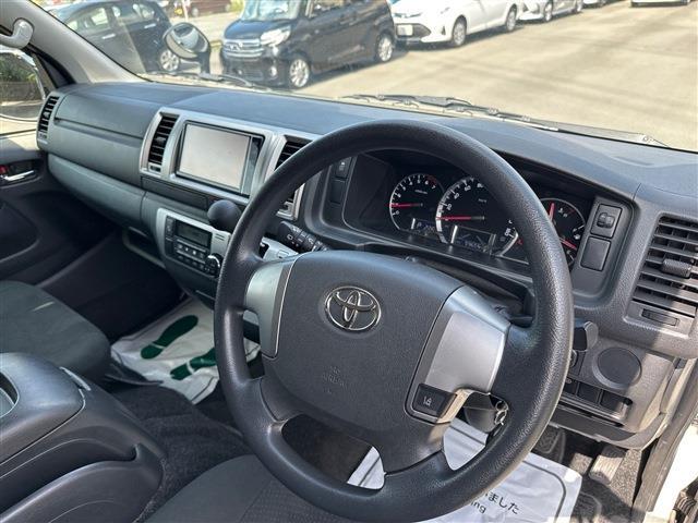 Toyota Hiace Van 12