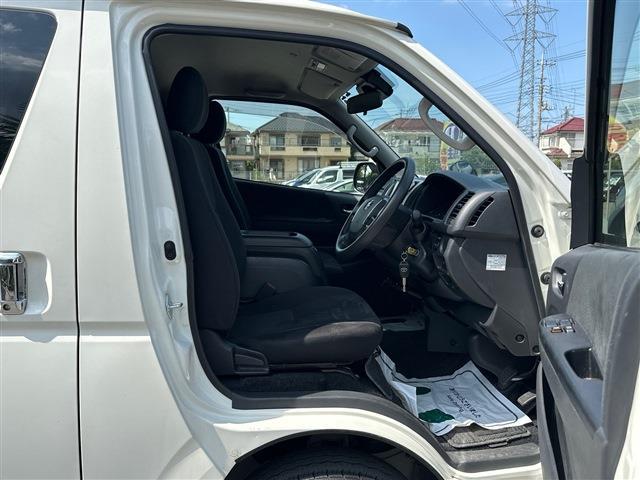 Toyota Hiace Van 10