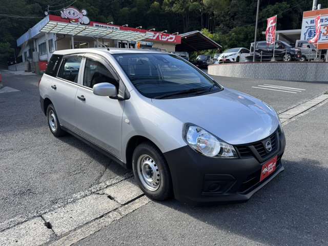 Nissan AD 12