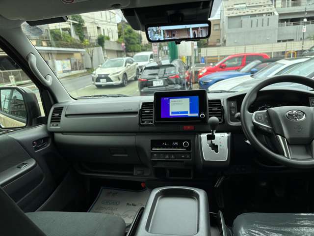 Toyota Hiace Van 12