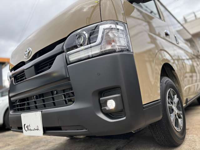 Toyota Hiace Van 5