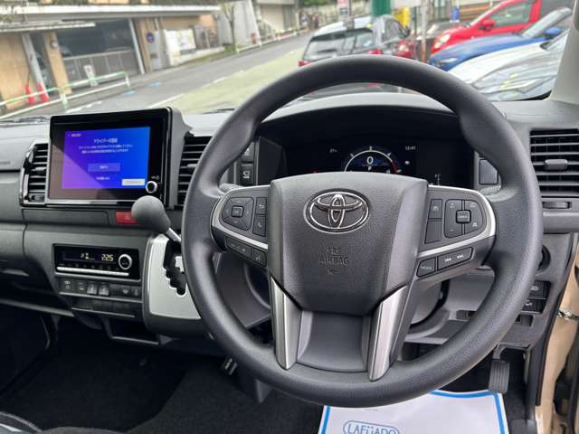 Toyota Hiace Van 9