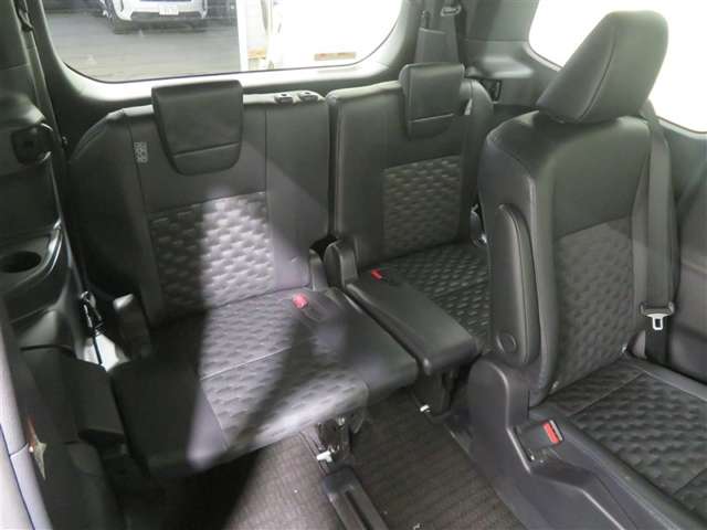 Toyota Voxy 11