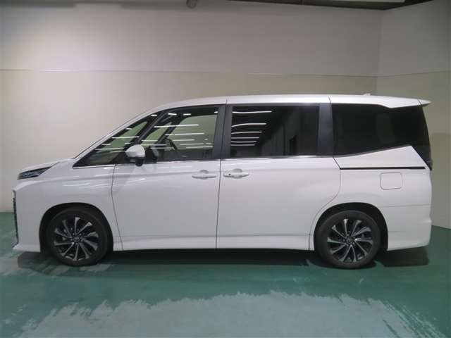 Toyota Voxy 6