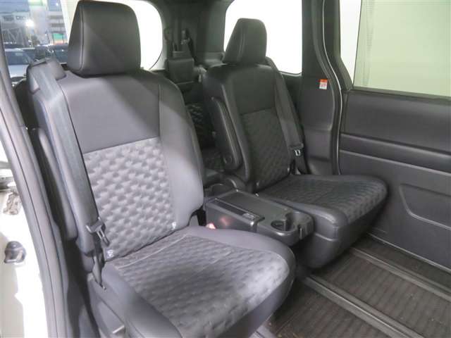 Toyota Voxy 10