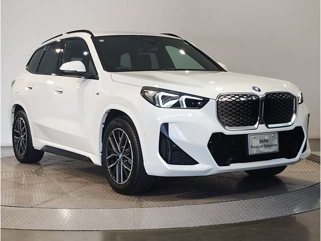BMW iX1 11