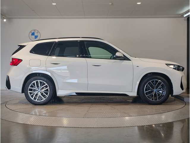 BMW iX1 10