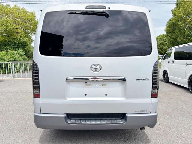Toyota Hiace Van 12