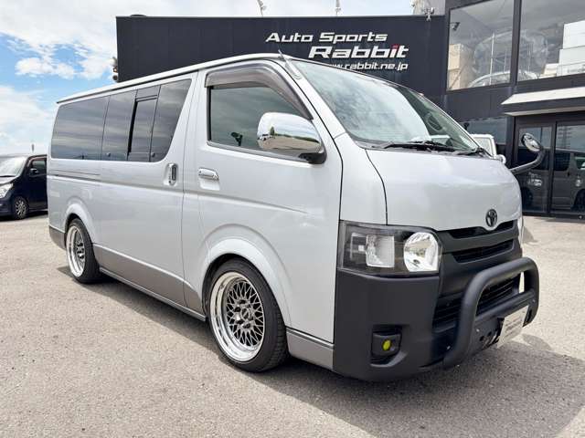 Toyota Hiace Van 4