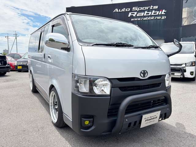 Toyota Hiace Van 5
