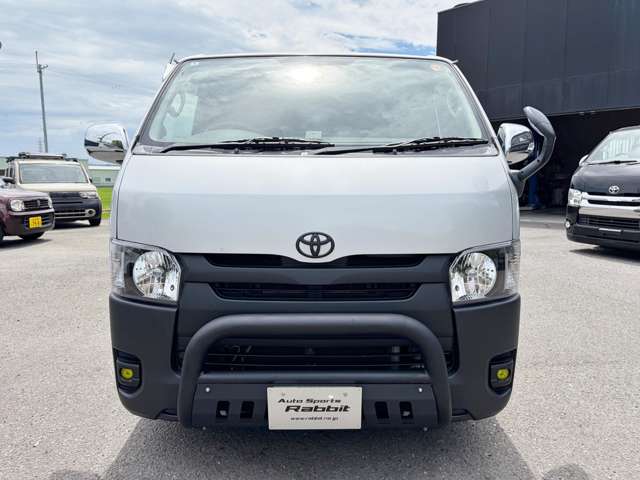 Toyota Hiace Van 6