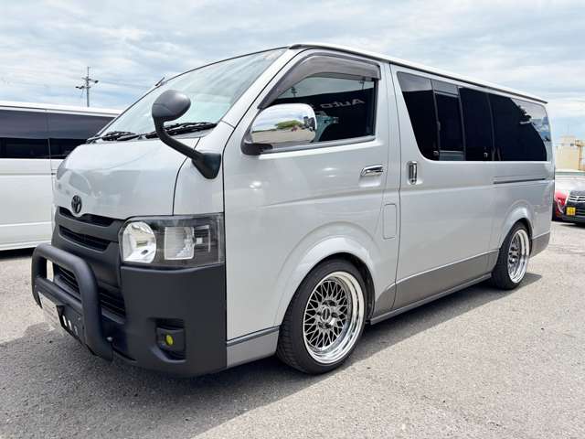 Toyota Hiace Van 8