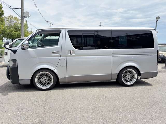 Toyota Hiace Van 9