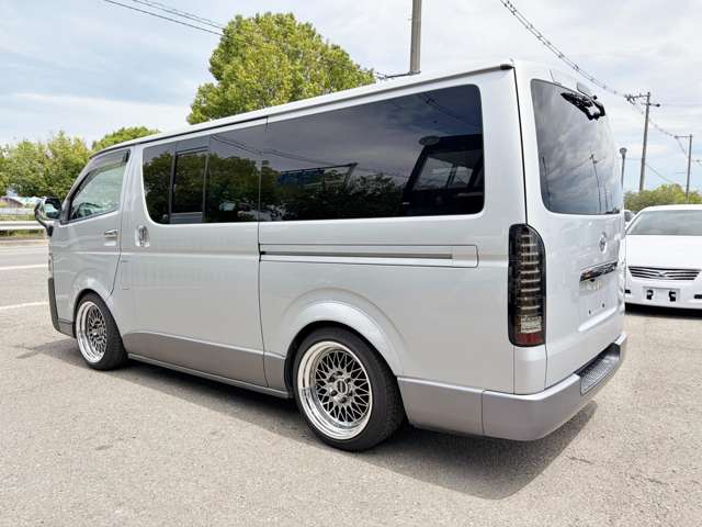 Toyota Hiace Van 10