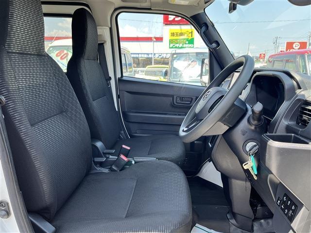 Daihatsu Hijet Cargo 6