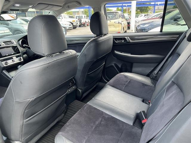 Subaru Legacy Outback 11