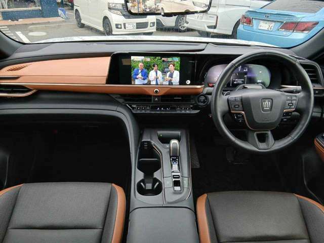 Toyota Crown Crossover 6