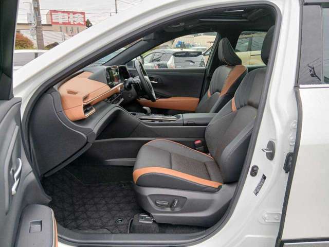Toyota Crown Crossover 8