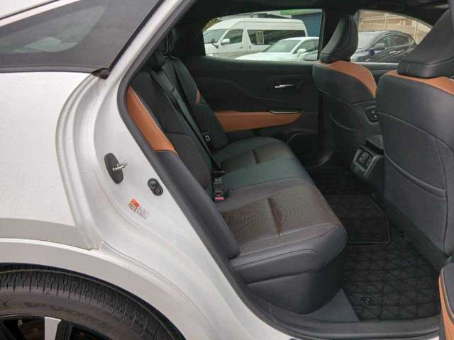 Toyota Crown Crossover 9