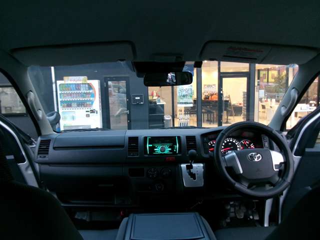 Toyota Regius Ace 11