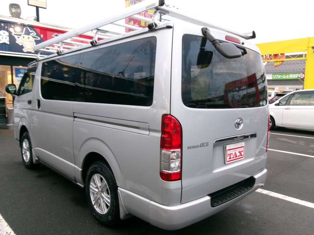 Toyota Regius Ace 6