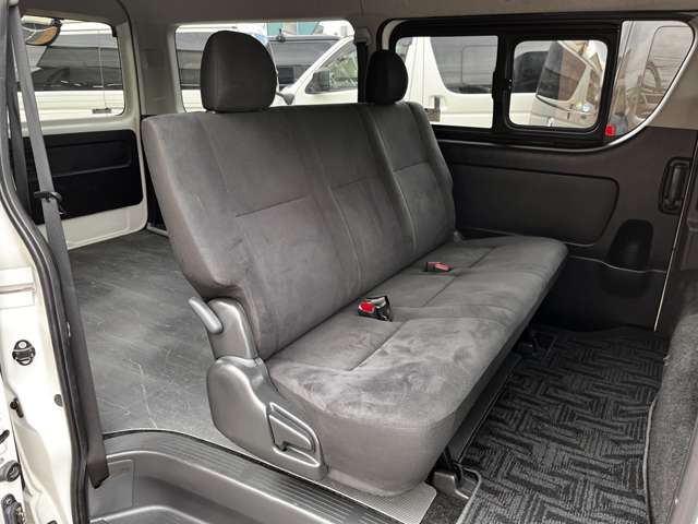 Toyota Hiace Van 11