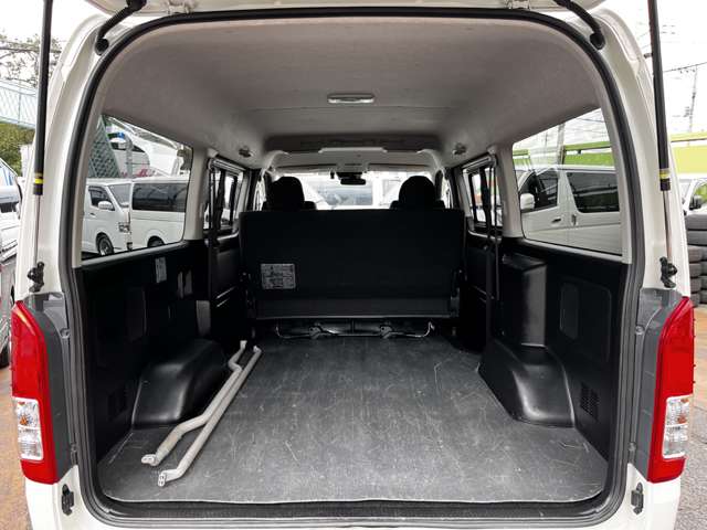 Toyota Hiace Van 12