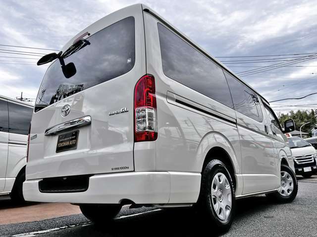 Toyota Hiace Van 7
