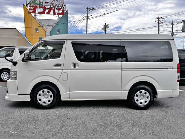 Toyota Hiace Van 8