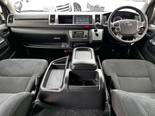 Toyota Hiace Van 9