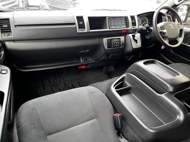 Toyota Hiace Van 10