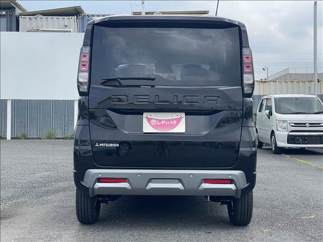 Mitsubishi Delica Mini 10
